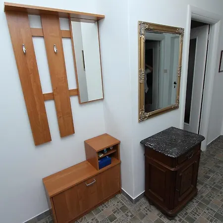 Apartment Dina *