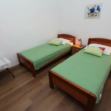 Apartment Dina *