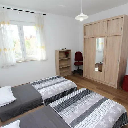 Apartment Dina *