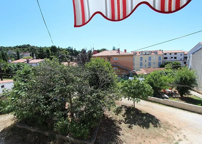 Διαμέρισμα Dina *